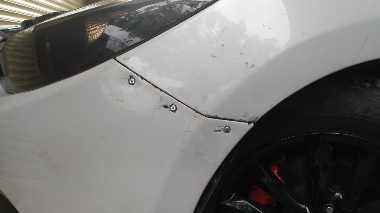 Làm đồng và sơn dặm cho xe