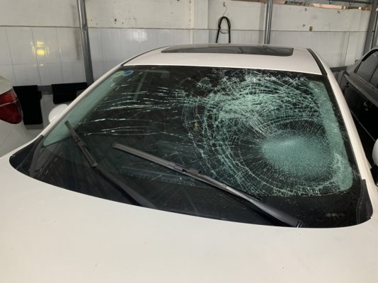Thay kính lái cho Mazda 3